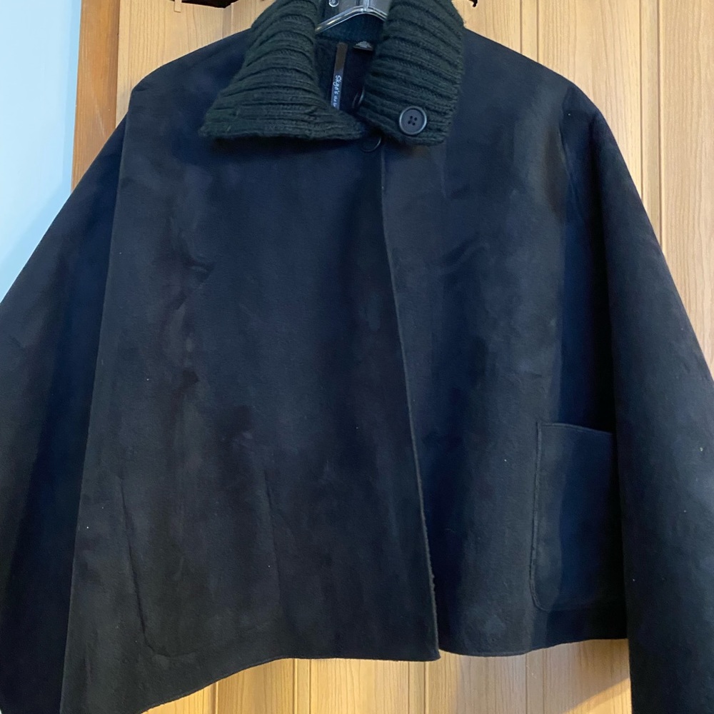 A “XL” black cape.